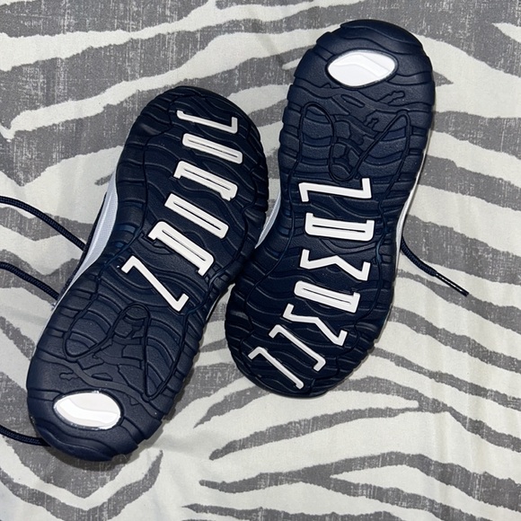 Kids Jordan’s - Picture 3 of 7